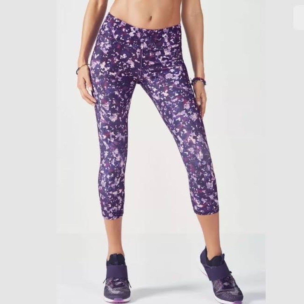 Fabletics Camp Flurry Printed Capri Leggings Purple Mid Rise Activewear XL